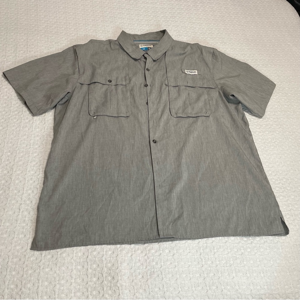 Magellan Men's Relax Fit~ Gray~ Button Down Shirt‎ 
Size 2 XL  Fishing